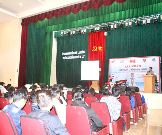 AN TOÀN GIAO THÔNG VỚI CHỦ ĐỀ ” ĐOÀN VIÊN, THANH NIÊN VỚI VĂN HÓA GIAO THÔNG NĂM 2019″