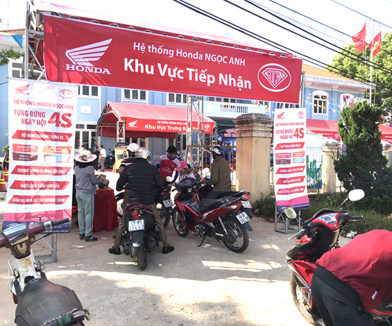 “NGÀY HỘI 4S – THAY NHỚT MIỄN PHÍ – CHĂM SÓC KHÁCH HÀNG LƯU ĐỘNG “vừa được diễn ra tại UBND Xã Xuân Thọ – TP Đà Lạt.